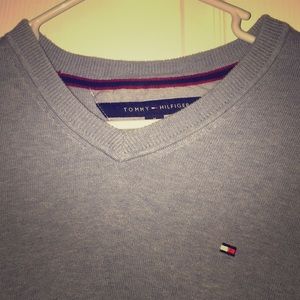 TOMMY HILFIGER V NECK SWEATER